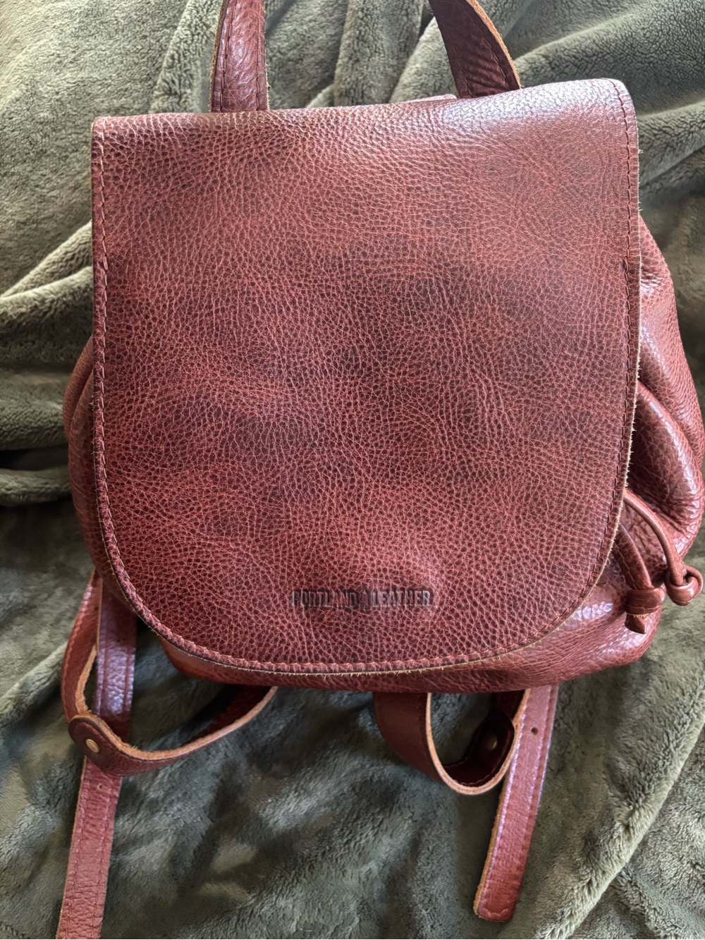 Portland Leather Nutmeg Brown Pebbled Leather Bucket Backpack - Picture 4 of 13